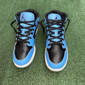 Air Jordan 1 “university blue” sneakers